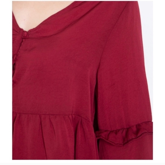 ✨RUFFLE TOP WITH BUTTON DETAIL.  NEW - Picture 5 of 7